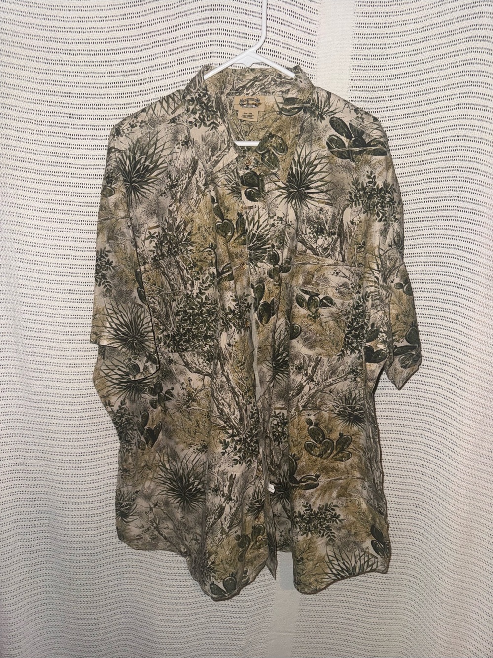 Casual Short-Sleeve Button-Down Shirt in Beige/Olive